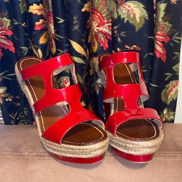 CHRISTIAN LOUBOUTIN RED PATENT 5” Wedge / 1” Toe Sandals size 37 HOT! - Picture 2 of 15